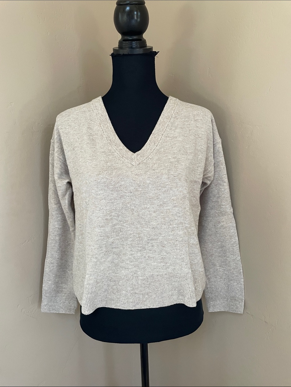 Gap V-Neck Lightweight Tan  Women's Sweater, Small